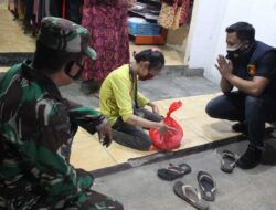 Taat Prokes, Polisi Apresiasi Terhadap Salah Satu Anak Berkebutuhan Khusus Saat Patroli di Gerung