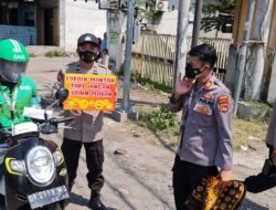 Bagikan 300 Box Paket Makanan Siap Saji, Cara Pendekatan Humanis Polsek Senggigi dan Pelaku Wisata Edukasi Disiplin Prokes