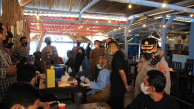 Kebut Program Vaksinasi, Pemilik dan Pegawai Kuliner Tanjung Bias di vaksin