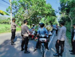 Lakukan Penyekatan, Polsek Sekotong Jaring 50 Pengendara Sepeda Motor Tanpa Helm