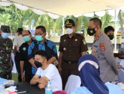 Terpukul Dampak COVID-19, Komunitas Ojek di Lobar Dapatkan Bantuan Bingkisan Usai Terima Vaksin
