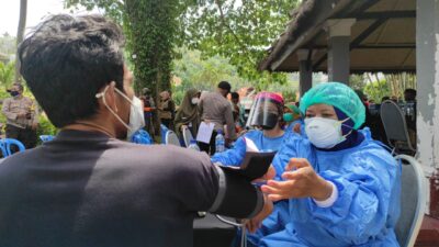 Animo Masyarakat Tinggi, TNI-Polri, dan Pemda Optimis Hasil Vaksinasi Hari ini di Lombok Barat