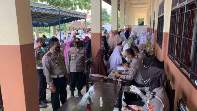 Sejumlah Pelajar Kediri Mengikuti Vaksinasi di Lombok Barat, Kali Ini di Ponpes Nurul Hakim Kediri