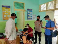 Sebanyak 1.825 Orang Warga Kecamatan Lembar Antusias Lakukan Vaksin