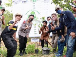 Kapolres Loteng Menghadiri Dan Mendampingi Kapolda NTB Dalam Kegiatan Penghijauan Di Desa Tumpak