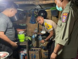 Cipta Kondisi Jelang Lebaran, Polsek Langgudu Polres Bima Kota Sita Ratusan Botol Miras Tradisional