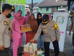 Kapolres KSB dan Ketua Bhayangkari Berikan Bantuan Sembako Korban Kebakaran di Dusun Sanggrahan