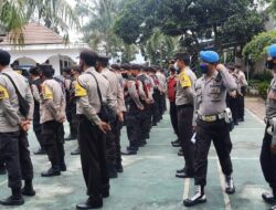 Prosesi Pelantikan Majelis Agung Windu Sesukertaning Jagat Lombok dan Pengurus Difinitif Pura Lingsar Dijaga Keta Polisi