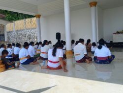 Anggota Polres Lombok Utara,melakukan pengamanan Hari Raya Waisak di Vihara Sada Ratana