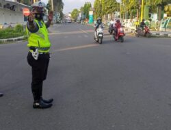 Berikan Pelayanan Terbaik Kepada Masyarakat, Gabungan Sat Lantas dan Samapta Polres Dompu Laksanakan Rawan Pagi