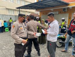 Sembari Berikan Edukasi, Satgas Banops Ops Keselamatan Polresta Mataram Bagikan Masker Gratis