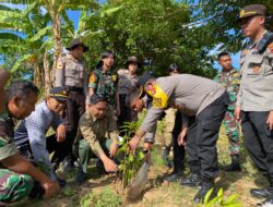 Gabungan TNI – POLRI – BKSDA Dan LAKSITARDANUS Kompi B Elang Melakukan penghijauan Di TWA Prabu