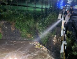 Pasca Cuaca Buruk, Polsek Kediri Lakukan Pemantauan Debit Air da Pohon Tumbang