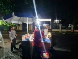 Patroli Malam Polsek Kediri, Ajak Warga untuk Menuntaskan Vaksinasi