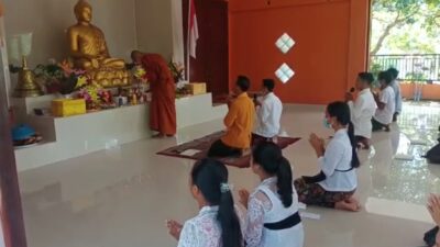 Peringatan Hari Raya Tri Suci Waisak di Vihara Giri Ratana Surya Lenong Sekotong
