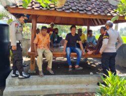 Sambangi Desa Montong Are, Polsek Kediri Ajak Masyarakat Sukseskan Vaksinasi