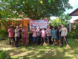 Gotong Royong di Vihara Giri Ratana Surya Lenong, Polsek Sekotong Sampaikan Pesan Kamtibmas