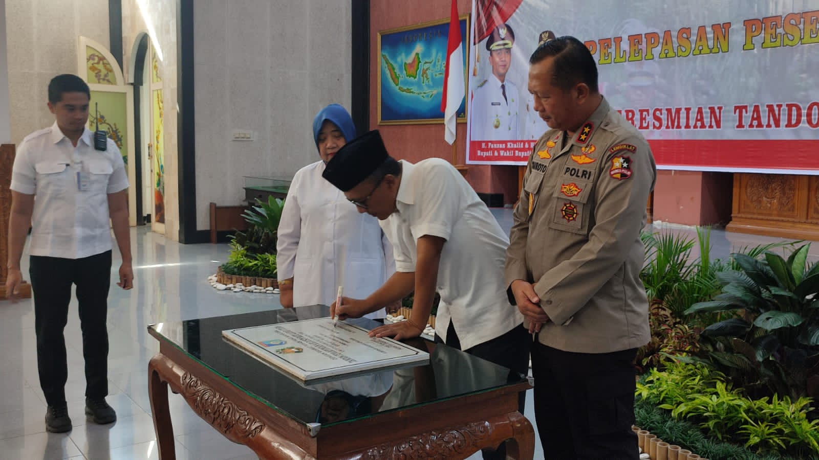 Gubernur Akpol Hadiri Pelepasan Peserta Latsitardanus XLII-2022 Satlat 4 Kijang di Lombok Barat