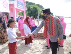 Hari Bhayangkara ke-76, Polda NTB Gelar Bhakti Sosial Religi dan Bantuan Sosial serta Bhakti Kesehatan di Teluk Gok