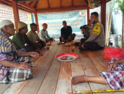 Bripka Hasan Basri Silaturrahmi dengan para petani di subaq mudung dusun temanjor barat Desa Tanak Gadang Kec Pringgabaya.