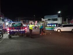 Patroli Blue Light,Sat Lantas Polres Dompu Lancarkan Arus Lalin di Pasar Atas Dompu