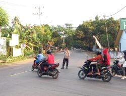 Pengaturan Lalulintas Pagi, Pelayanan Polsek Lembar Kepada Masyarakat