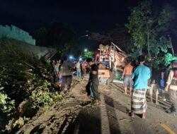 Pohon Tumbang di Lembar Lukai Dua Orang, Polres Lobar Gerak Cepat Lakukan Pertolongan