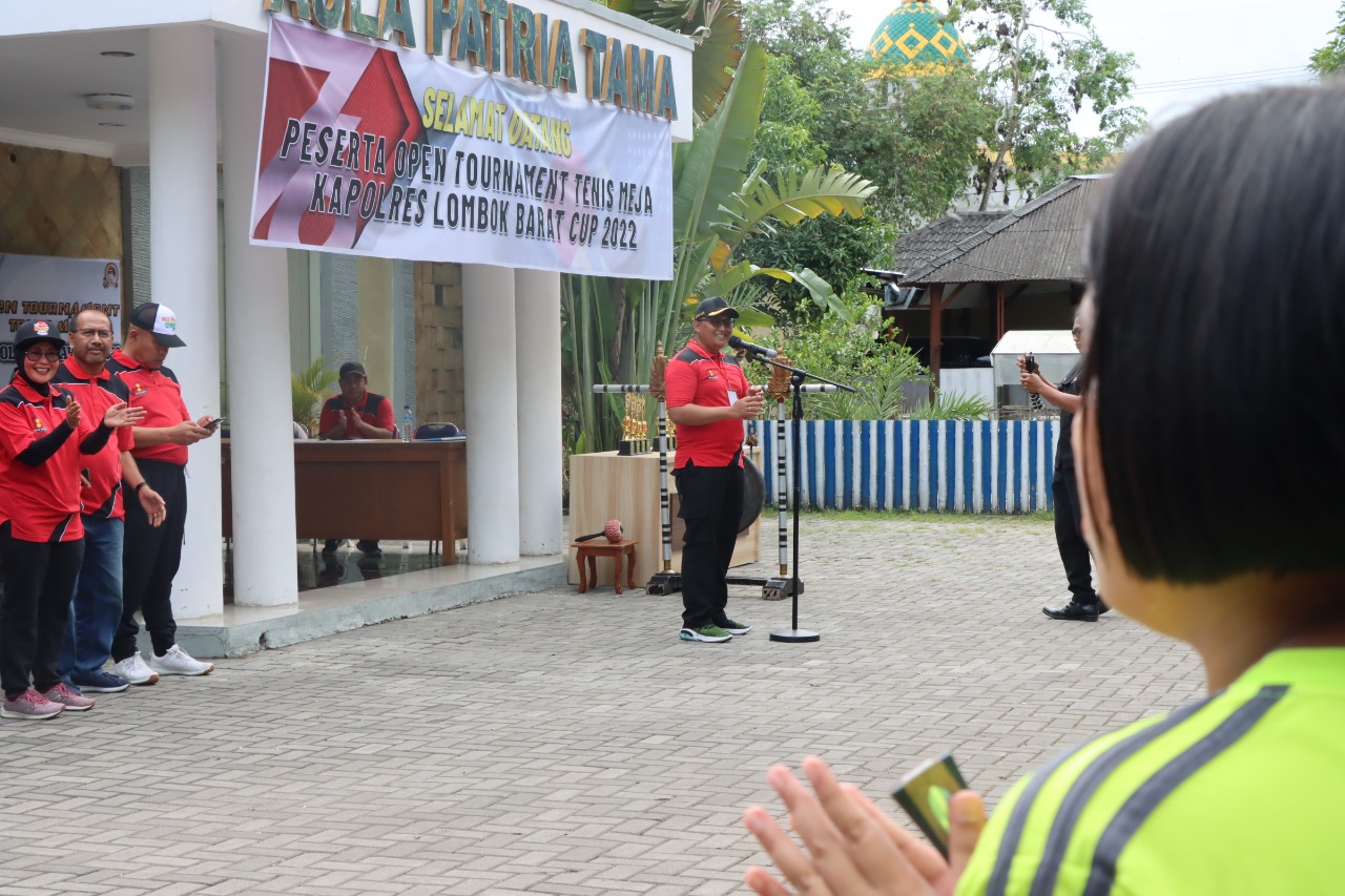 Memperingati Hari Bhayangkara ke 76, Kapolres Lobar Buka Open Turnamen Tenis Meja Kapolres Lobar Cup 2022