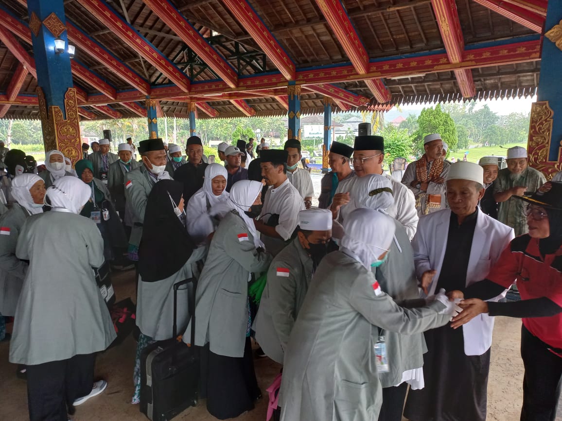 Pelepasan Calon Jamaah Haji Kloter 05 di Lombok Barat