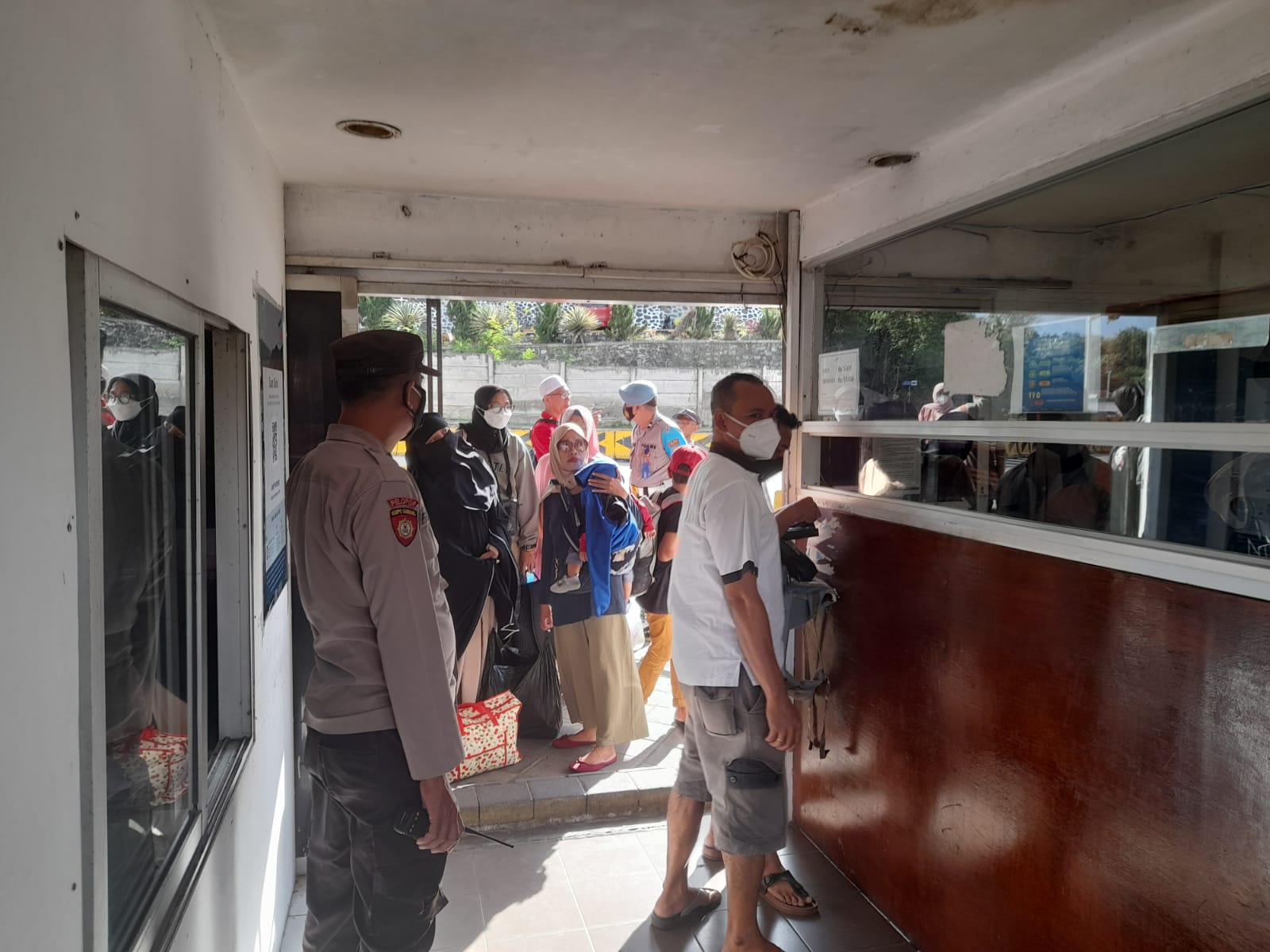 Pengamanan dan Patroli di Atas Kapal Warnai Upaya Cegah Premanisme dan Pungli di Pelabuhan Lembar