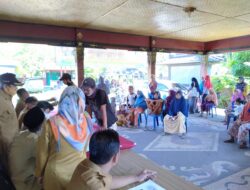 Penyaluran BLT DD 11 Dusun di Desa Lembar Selatan