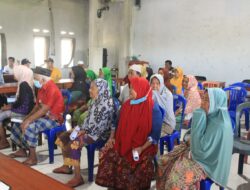 Polsek Kuripan Amankan Pendistribusian BLT DD di Desa Kuripan Utara