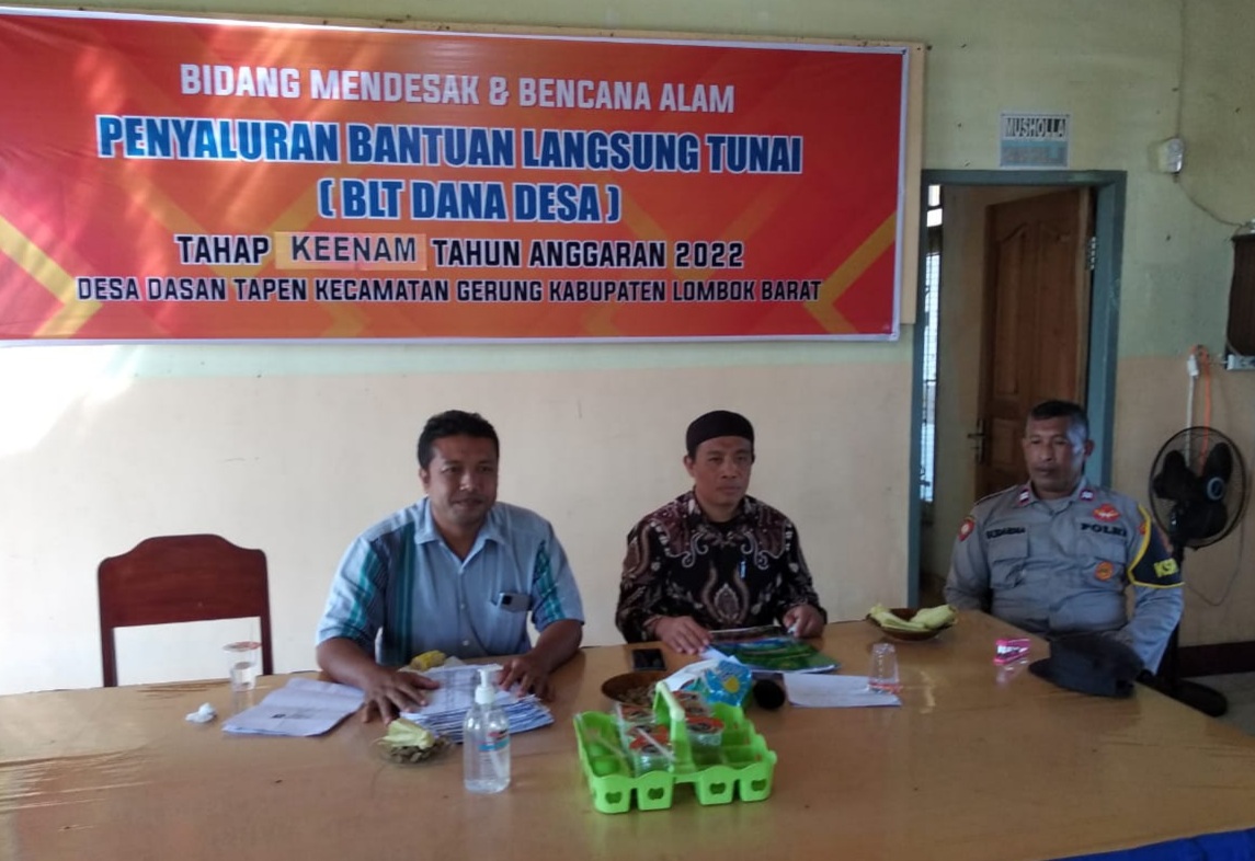 Penyaluran BLT DD di Dasan Tapen Lancar, Polsek Gerung Tetap Lakukan Pengamanan