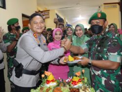Tumpeng Cinta dari Dandim 1608/Bima Buat Polres Bima Kota di HUT Bhayangkara