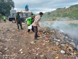 Lakukan Gotong Royong Bersama Warganya, Bhabinkamtibmas Senayan Sampaikan Himbauan