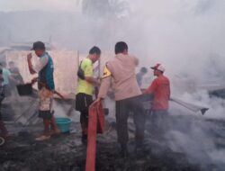 11 Rumah Terbakar, Polsek Alas Bersama Koramil Dan Warga Bahu Membahu Padamkan Api