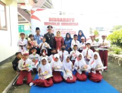 Perayaan HUT Kemerdekaan RI ke 77 Polsek Seteluk Bagi Alat Tulis dan Makanan Tambahan