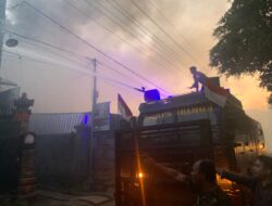 Sat Brimob Polda NTB Turunkan AWC Padamkan Kebakaran di Batu Dawa