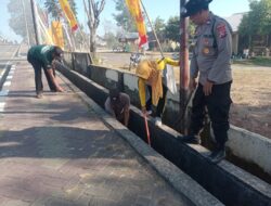 Tunjukan Sinergitas,Pemerintah,Polsek Lape & Koramil Lakukan Gotong Royong 
