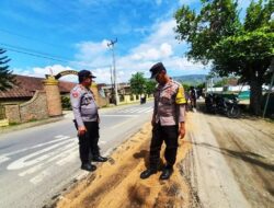 Cegah Lakalantas Akibat Minyak Tumpah, Kapolsek Seteluk Kerahkan Anggota