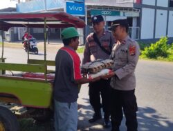 Pasca Penyesuaian Harga BBM, Polsek Utan Salurkan Sembako Ke Warga Kurang Mampu