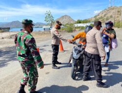 Tinjau Posko PPKM Dan Gerai Vaksin, Kapolsek Kawasan Pelabuhan Poto Tano Lakukan Ini