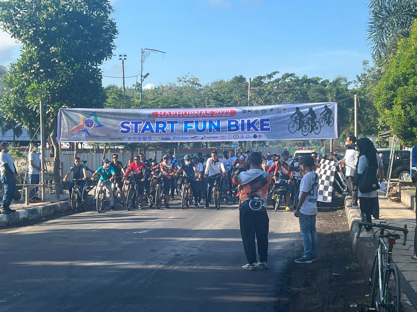Pengamanan Sepeda Santai Dalam Rangka Hari Perhubungan Nasional di Lembar