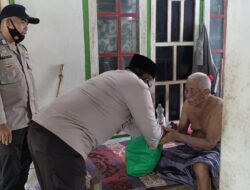 Polsek Labuapi Peduli, Salurkan Bantuan Paket Sembako di Desa Bagik Polak