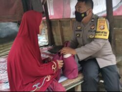 Salurkan Bantuan paket Sembako di Desa Perampuan, Warnai Kegiatan Polsek labuapi Peduli