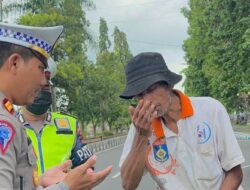 Sat Lantas Gelar Bakti Sosial On the road, Sasar Usaha Tambal Ban dan Pedagang BBM Eceran