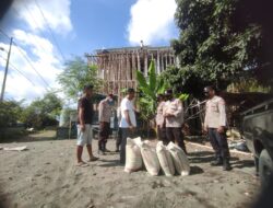 Bansos Polsek Kawasan Pelabuhan Lembar, Salurkan Semen Bantu Pembangunan Masjid