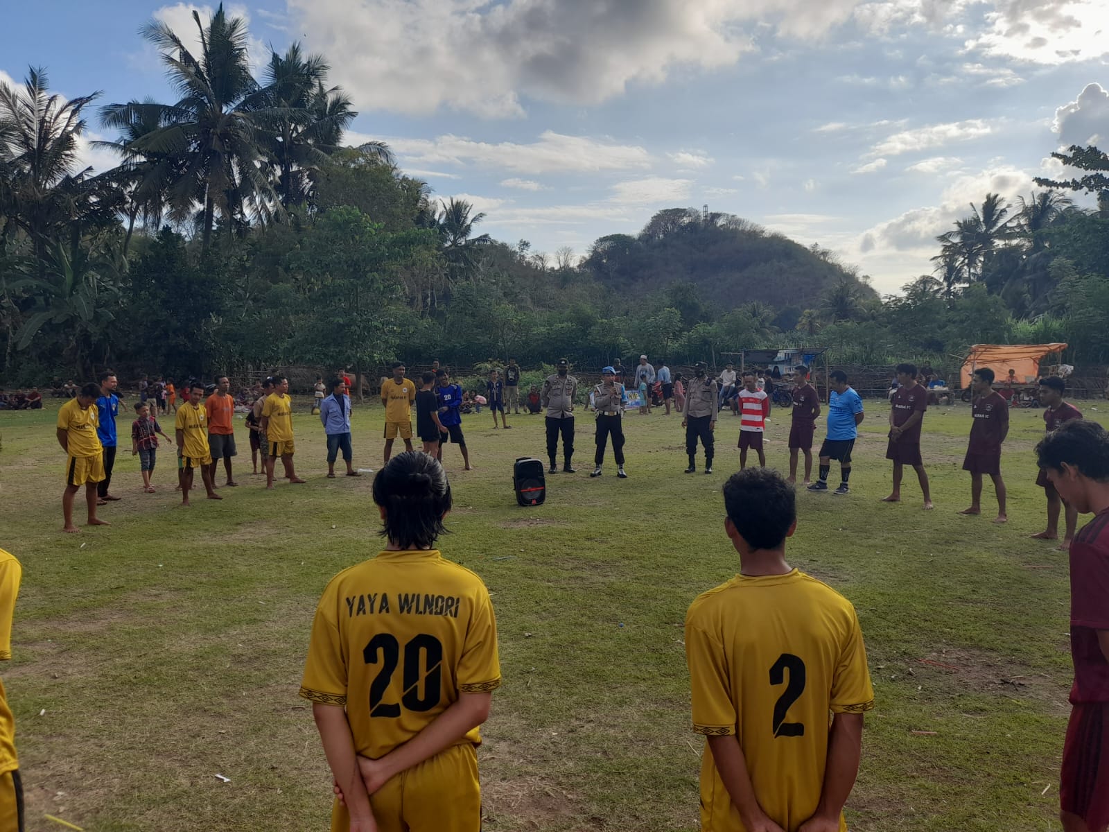 Doa Bersama Solidaritas Musibah di Standion Kanjuruan, dalam Turnamen Sepak Bola di Lembar