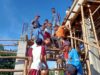Bantu Masyarakat,Satuan Samapta Polres Sumbawa Barat Lakukan Gotong Royong