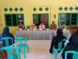TNI dan Polri Kecamatan Maluk Hadiri Rapat Pembentukan KPPS dan Linmas Pemilihan Kepala Desa Tahun 2022